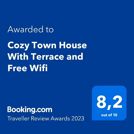Hébergement de vacances Cozy Town House With Terrace And Free Wifi