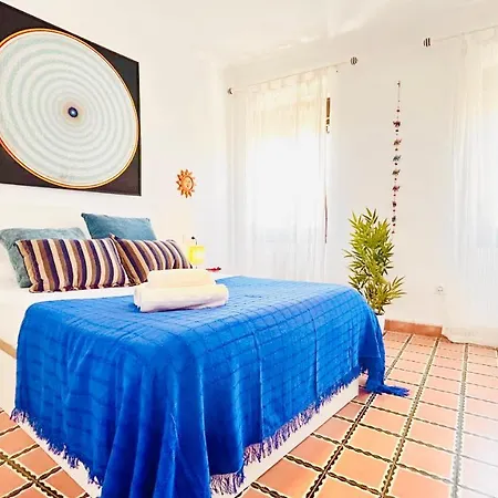 Cozy Town House With Terrace And Free Wifi Hébergement de vacances