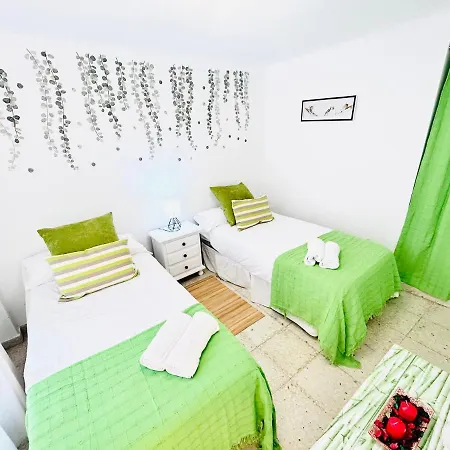 Cozy Town House With Terrace And Free Wifi Hébergement de vacances Ronda